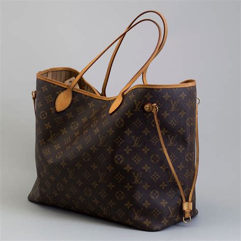 louis vuitton shopper bag.